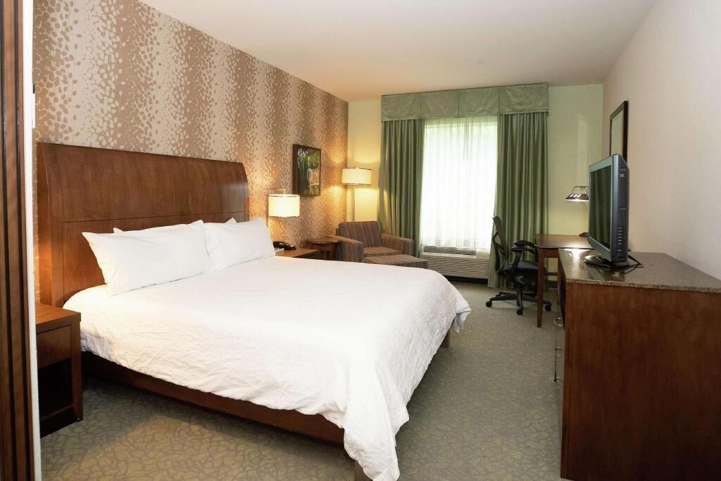 In-room safe, laptop workspace, iron/ironing board