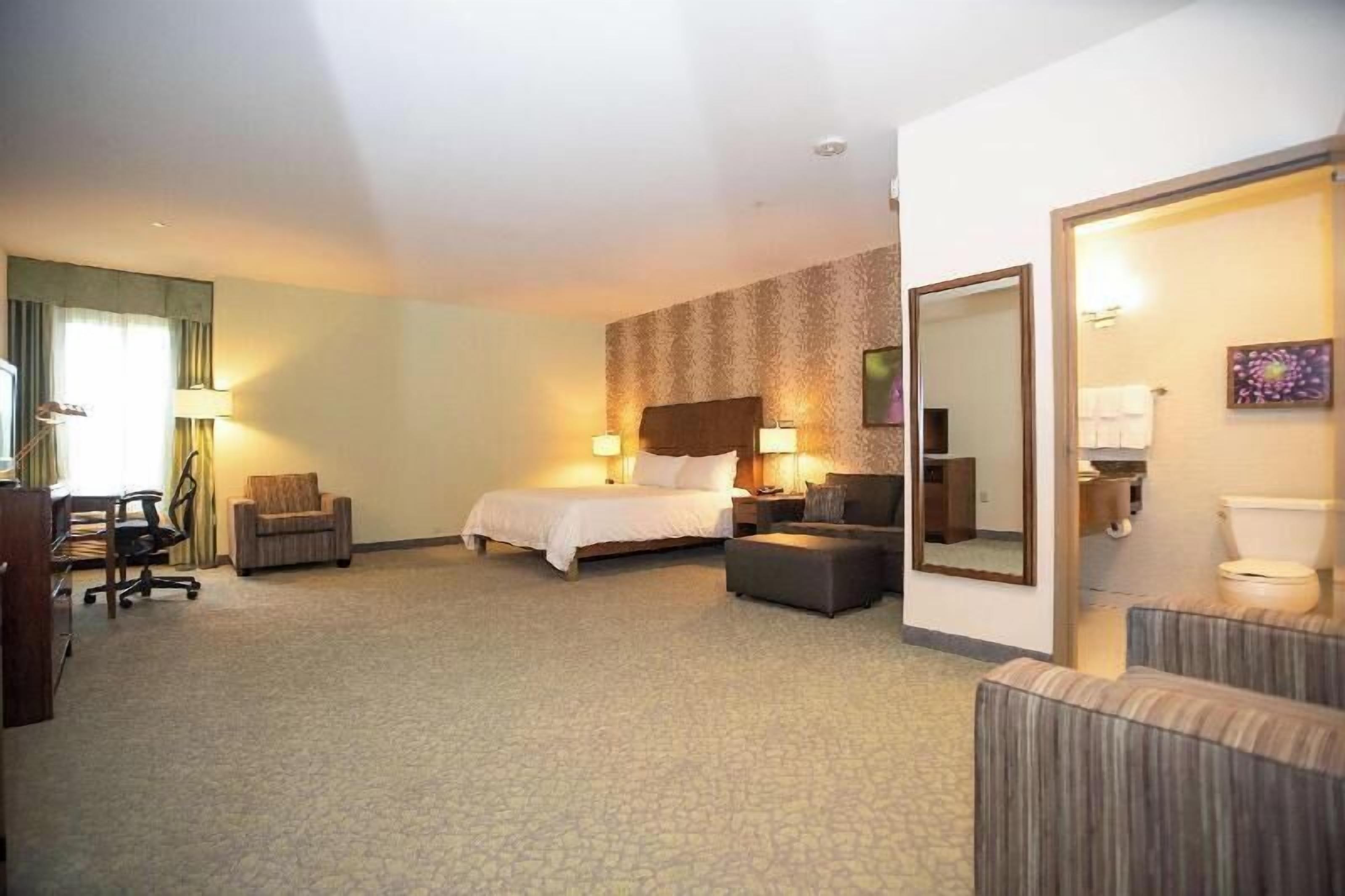 In-room safe, laptop workspace, iron/ironing board