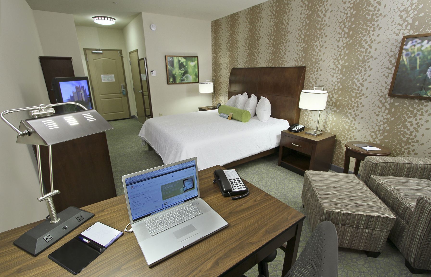 In-room safe, laptop workspace, iron/ironing board