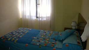Blackout curtains, free WiFi, bed sheets - Hostal Restaurante Delfin (Astorga)