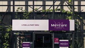 The exterior of the Mercure hotel with a clear view of the entrance, including the signage and the building's modern glass facade. - Hôtel Mercure Lyon Centre - Gare Part Dieu (Lyon)