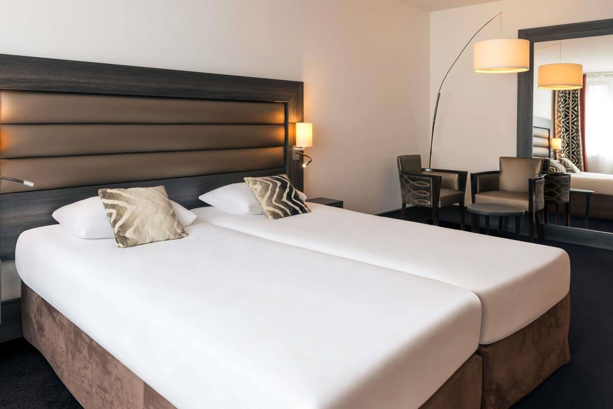 In-room safe, desk, soundproofing, iron/ironing board