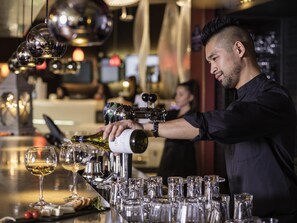 Bar (on property) - Hôtel Mercure Lyon Centre - Gare Part Dieu (Lyon)
