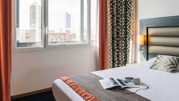 Caja de seguridad en la habitación, escritorio y insonorización