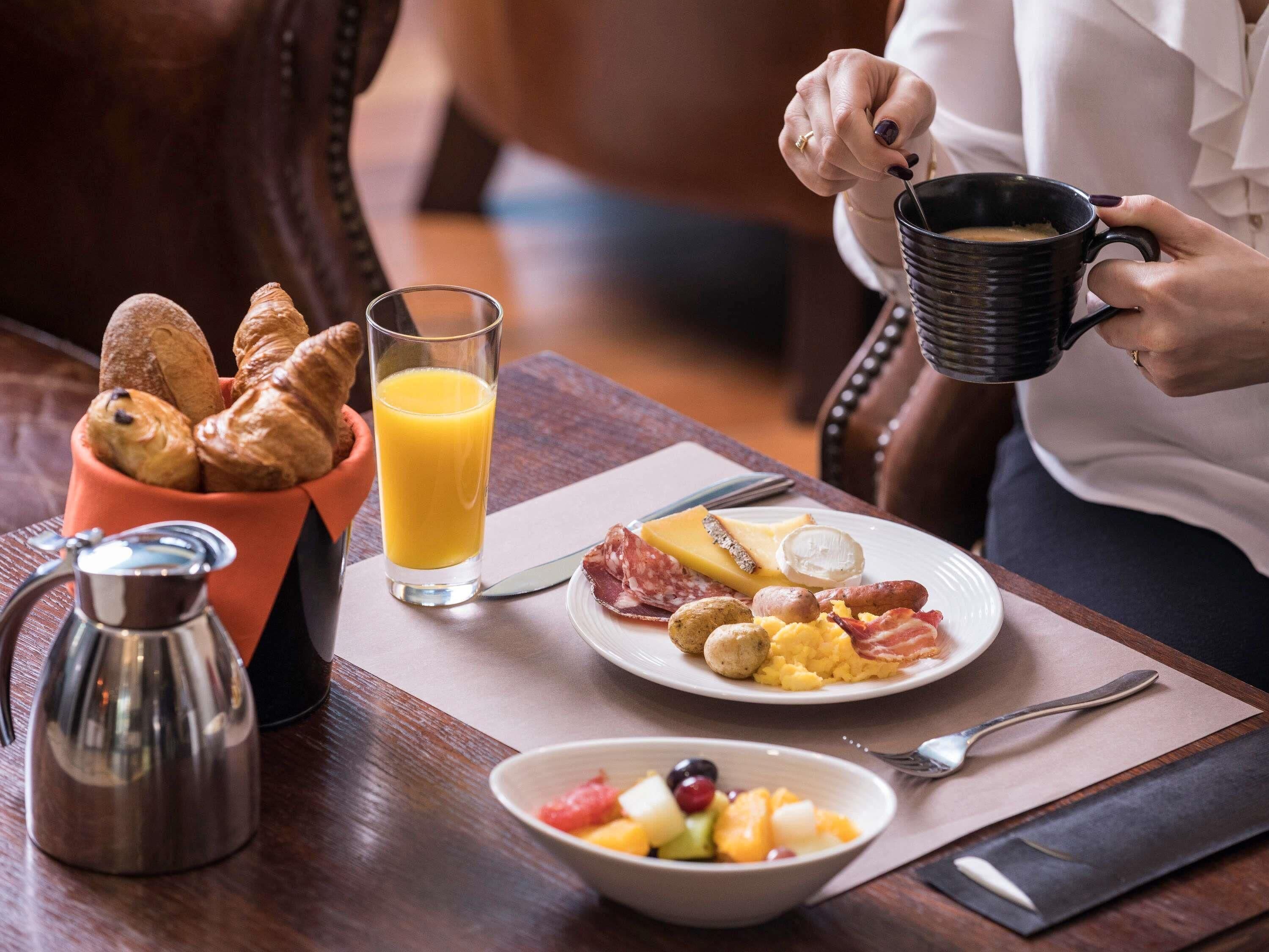 Daily buffet breakfast for a fee