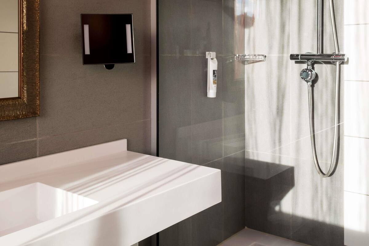 In-room safe, desk, soundproofing, iron/ironing board