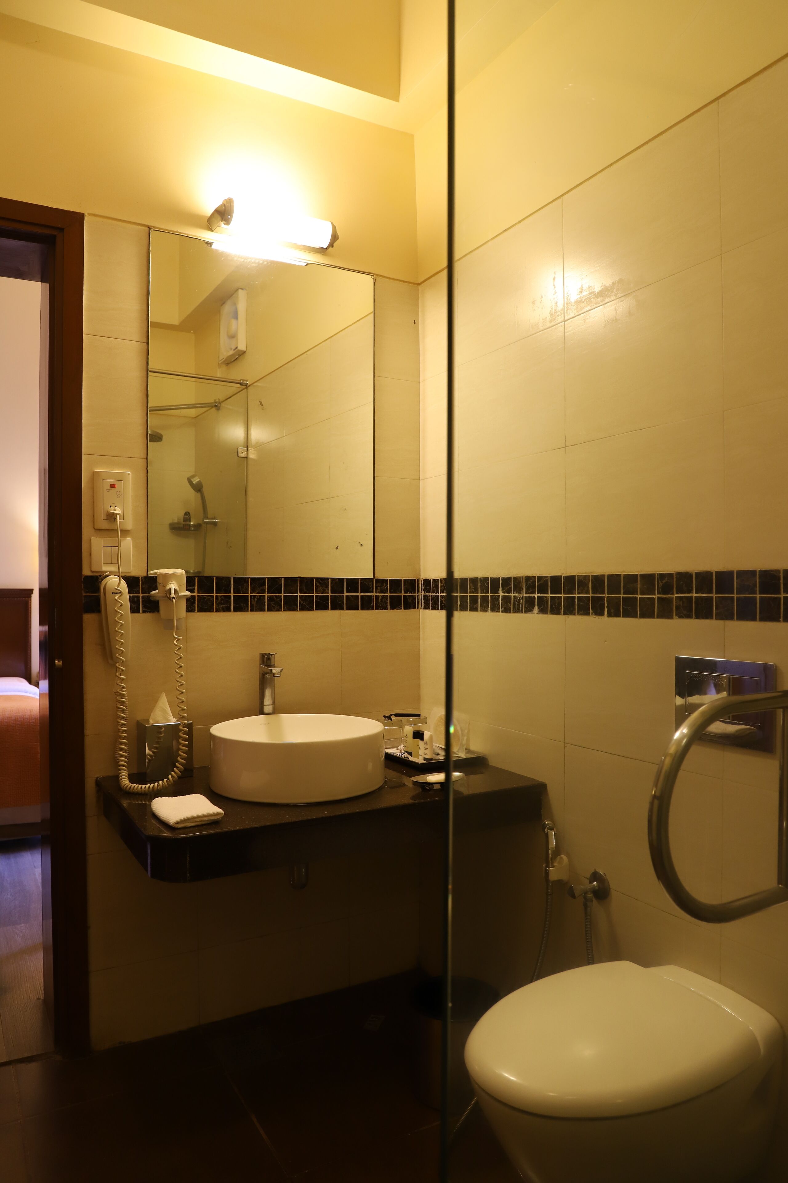 executive suite, garden view (with sit-out) | bathroom | combined shower/bathtub, free toiletries, bathrobes, slippers
