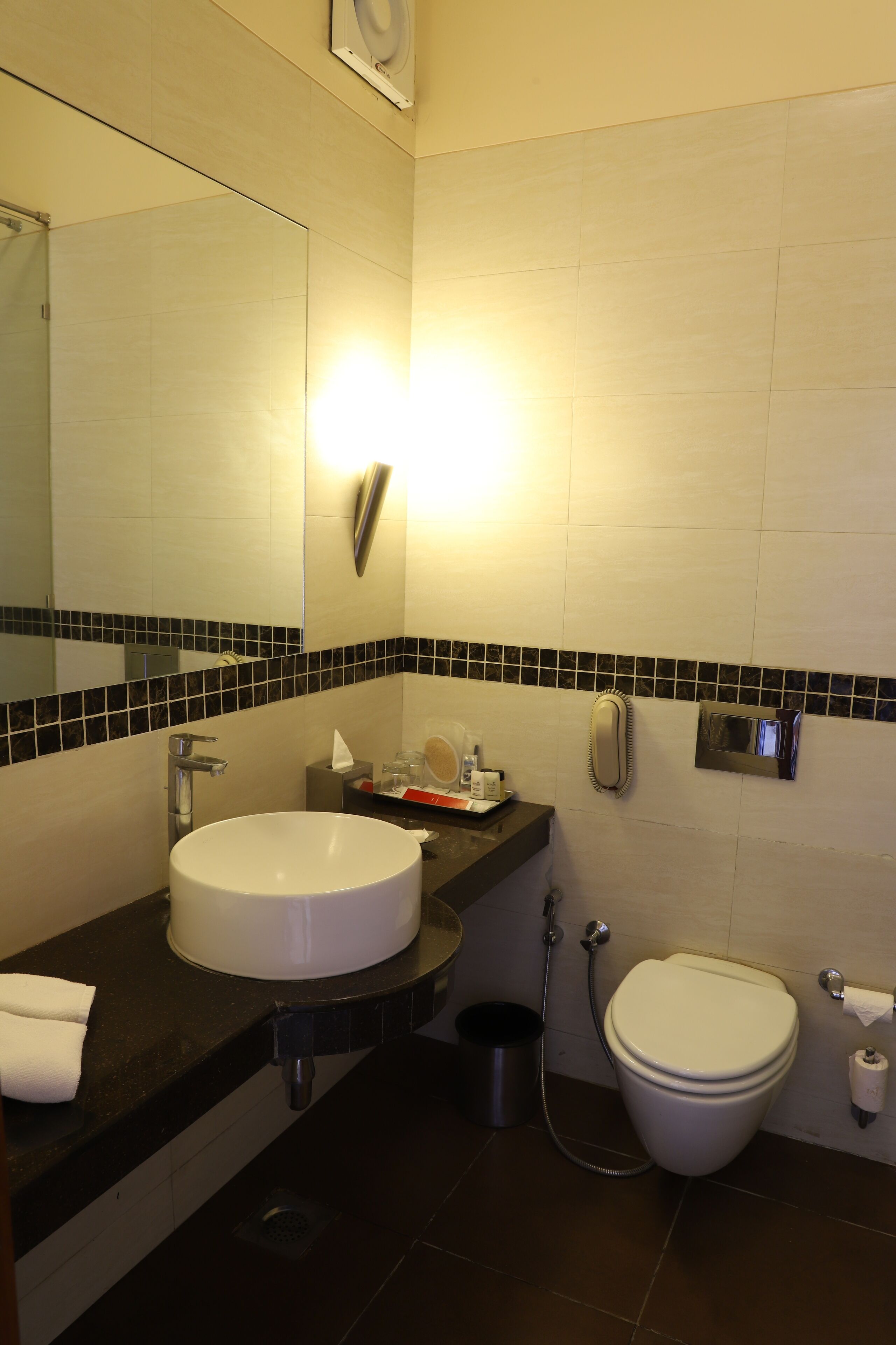 combined shower/bathtub, free toiletries, bathrobes, slippers