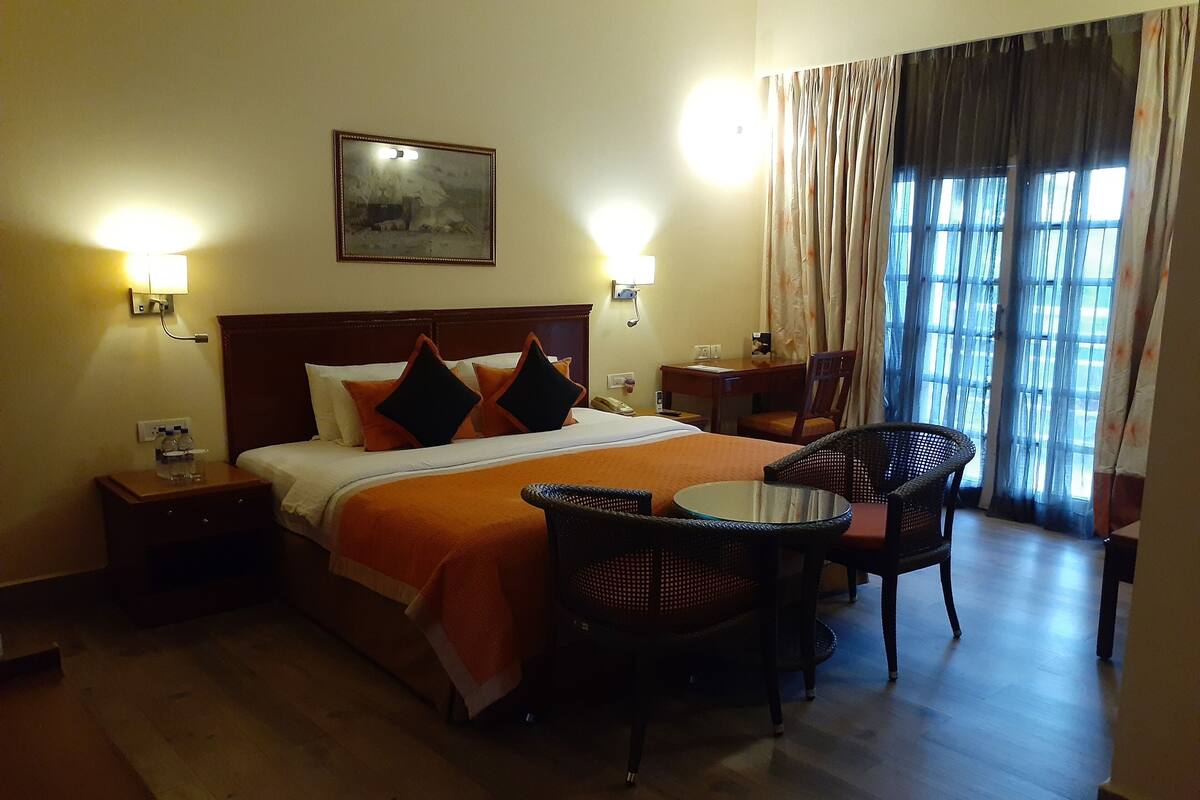 Minibar, in-room safe, desk, blackout curtains