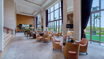 2 間餐廳;供應早餐、午餐、晚餐;多國菜
