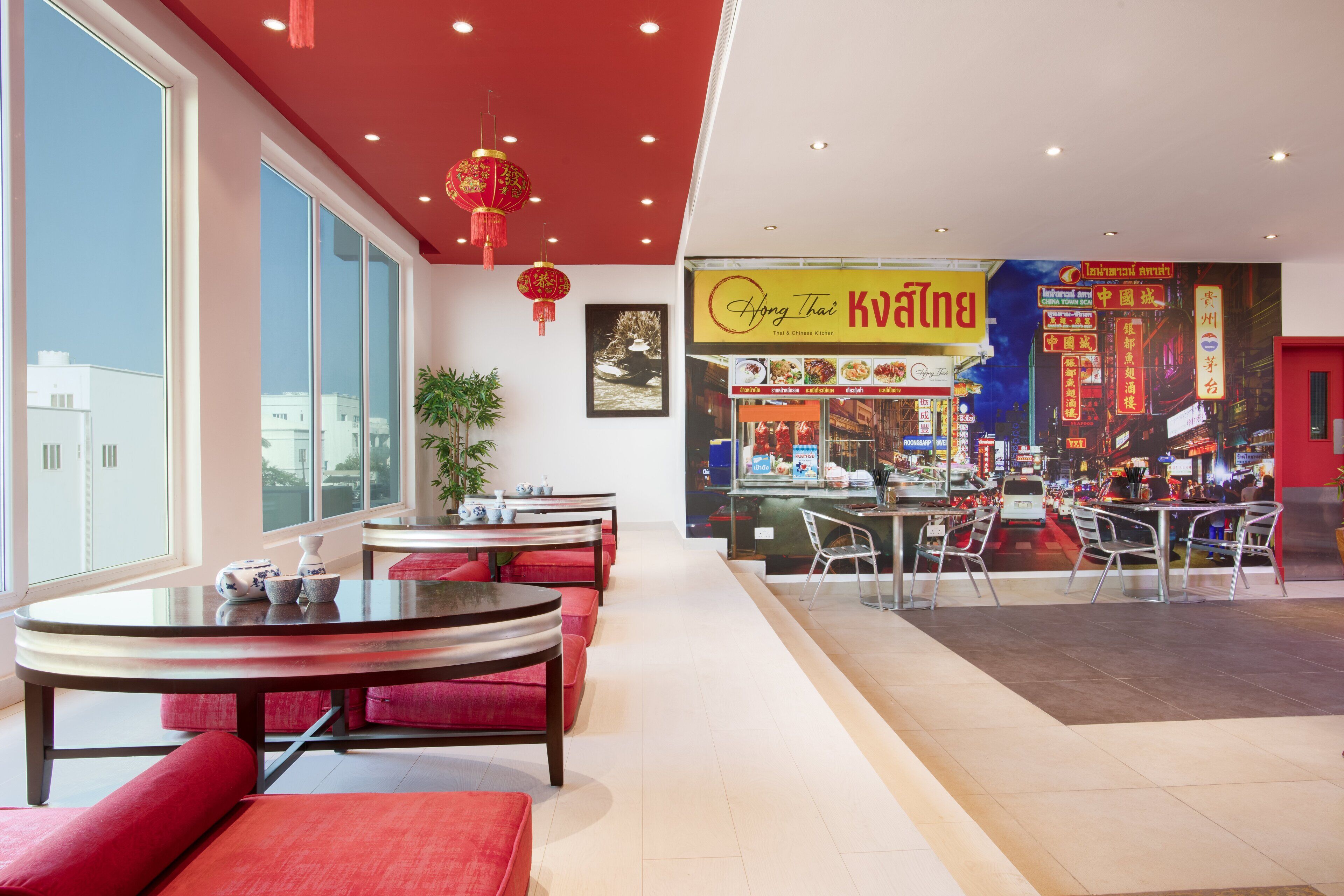 2 restaurants, breakfast served