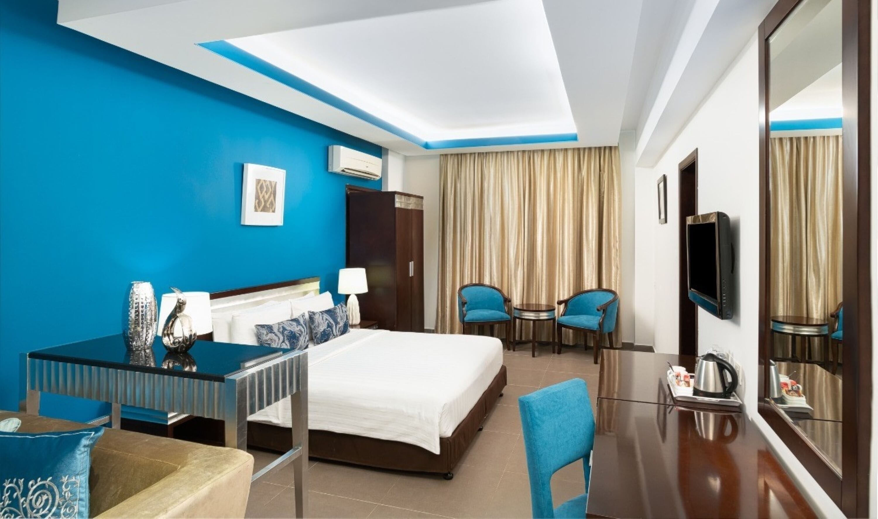 standard room, ocean view | minibar, in-room safe, desk, laptop workspace