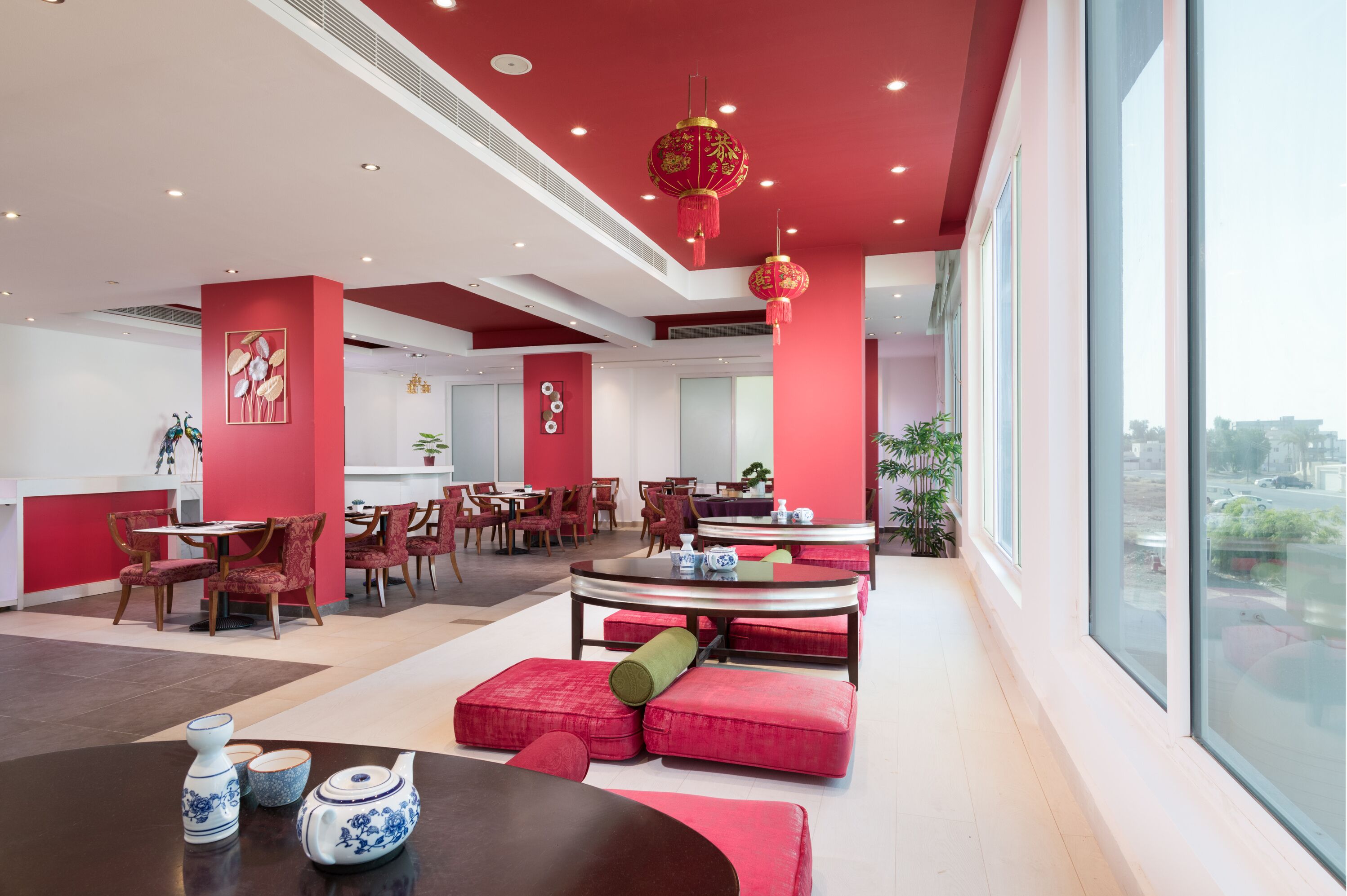 2 restaurants, breakfast served