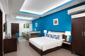 Deluxe-Suite, 1 King-Bett | Strand-/Meerblick