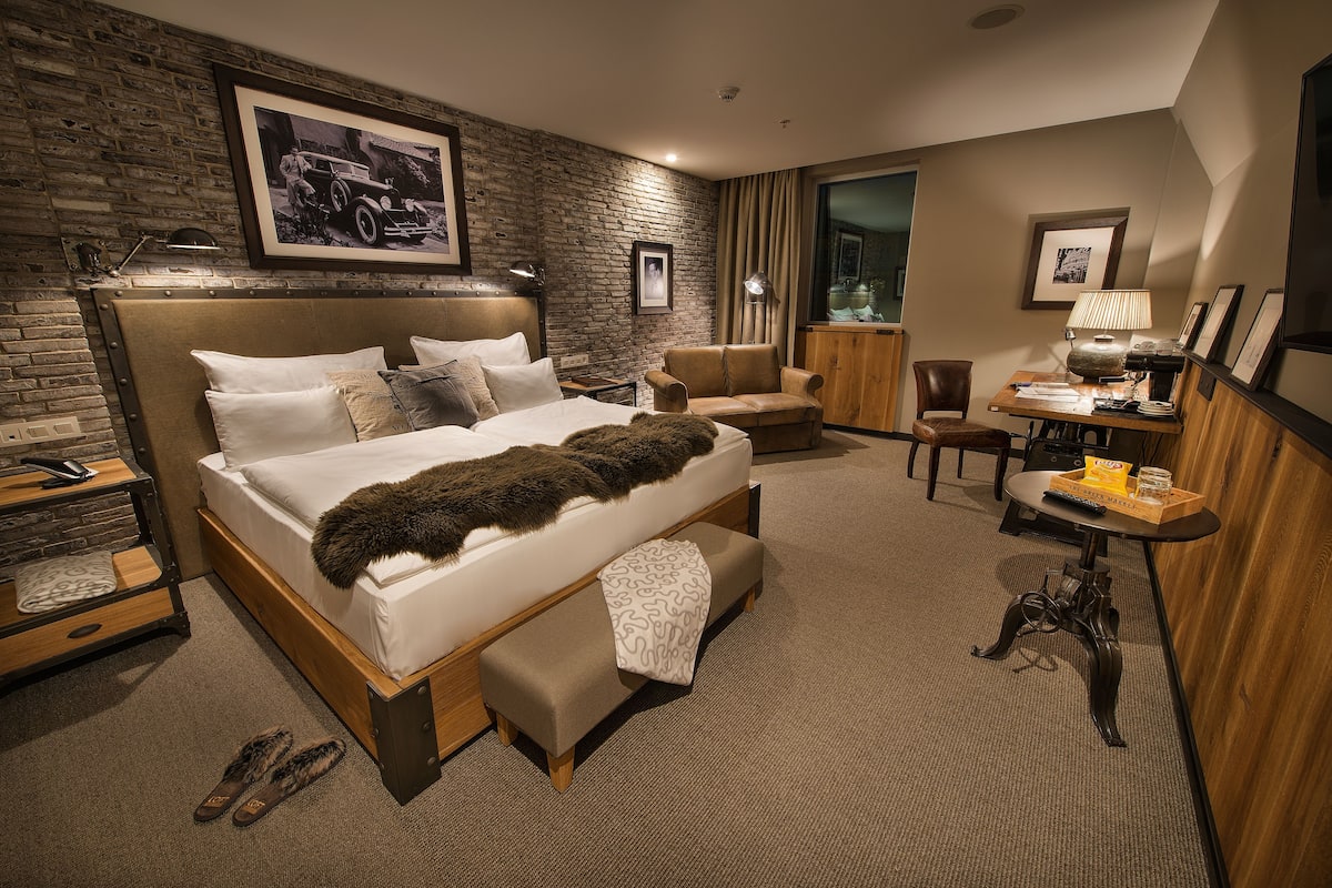 Premium Triple Room, 1 King Bed with Sofa bed | Select Comfort beds, free minibar, in-room safe, desk