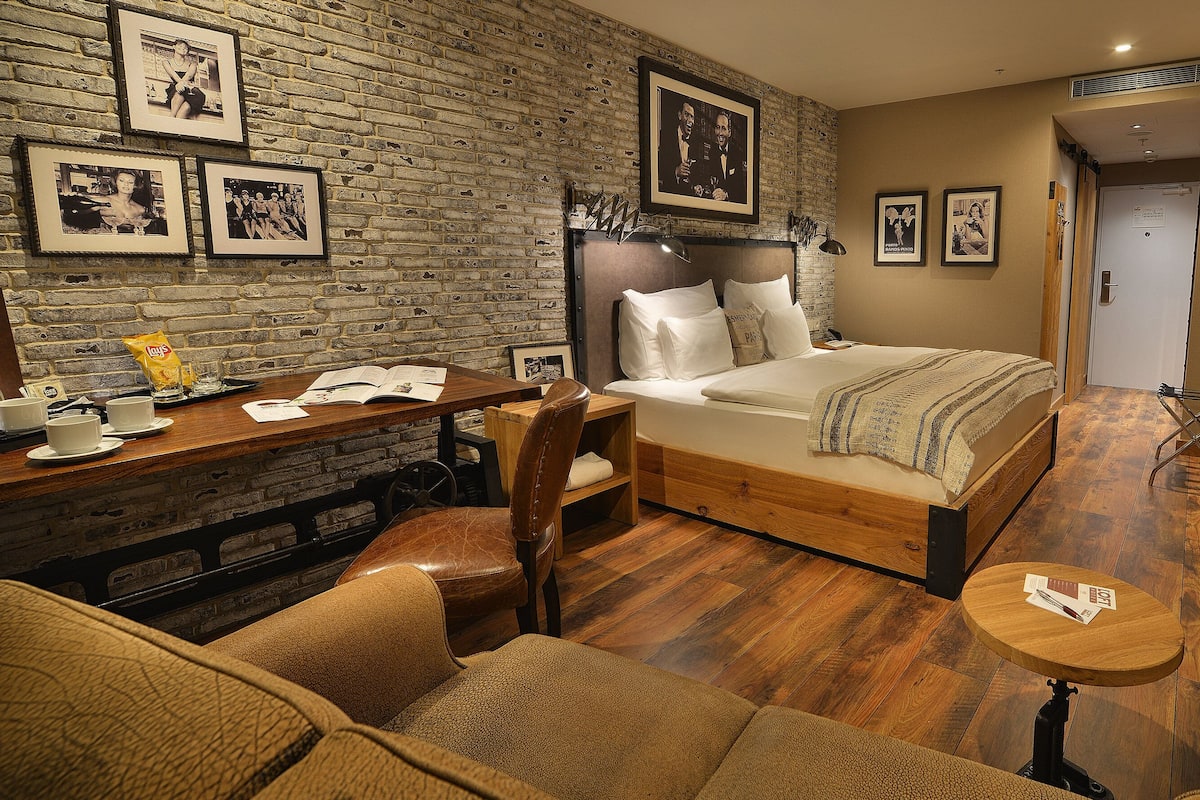 Double or Twin Room No TV | Select Comfort beds, free minibar, in-room safe, desk