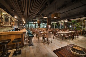 Se sirven desayunos, almuerzos y cenas; cocina internacional