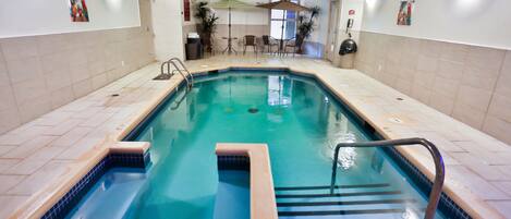 Kolam renang indoor