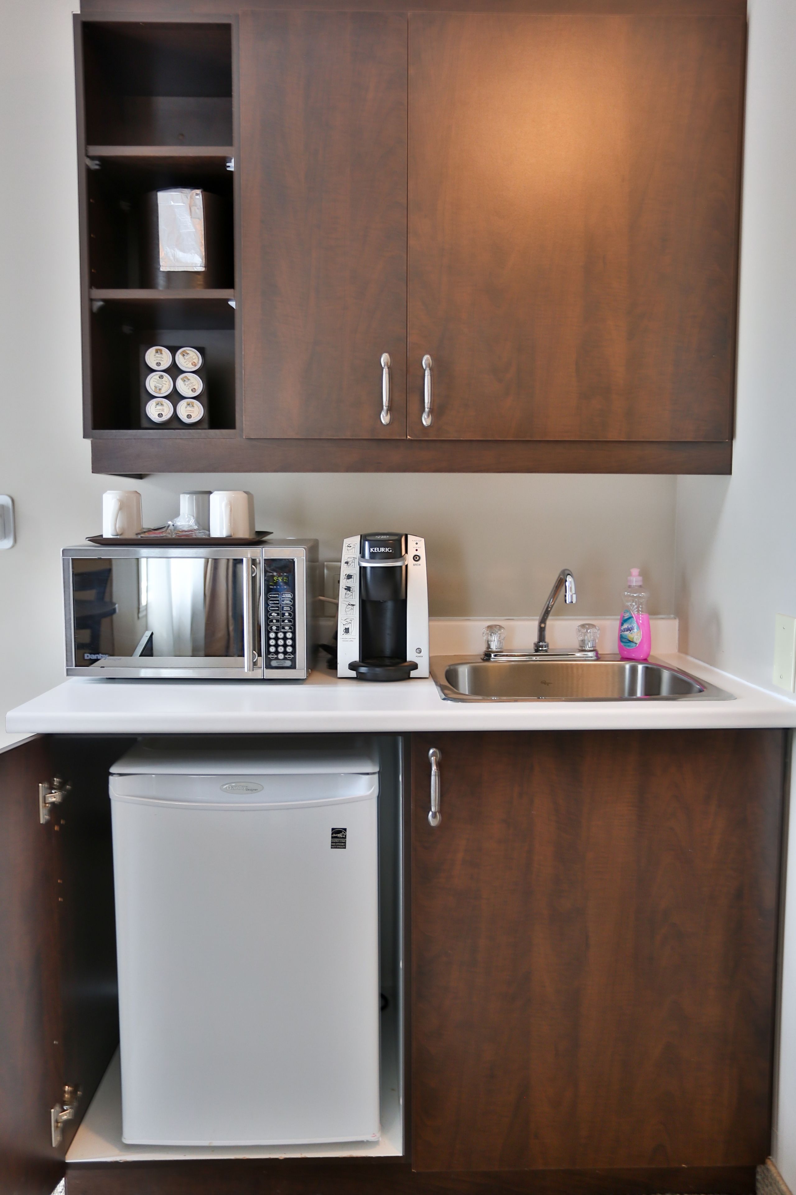 fridge, microwave, coffee/tea maker