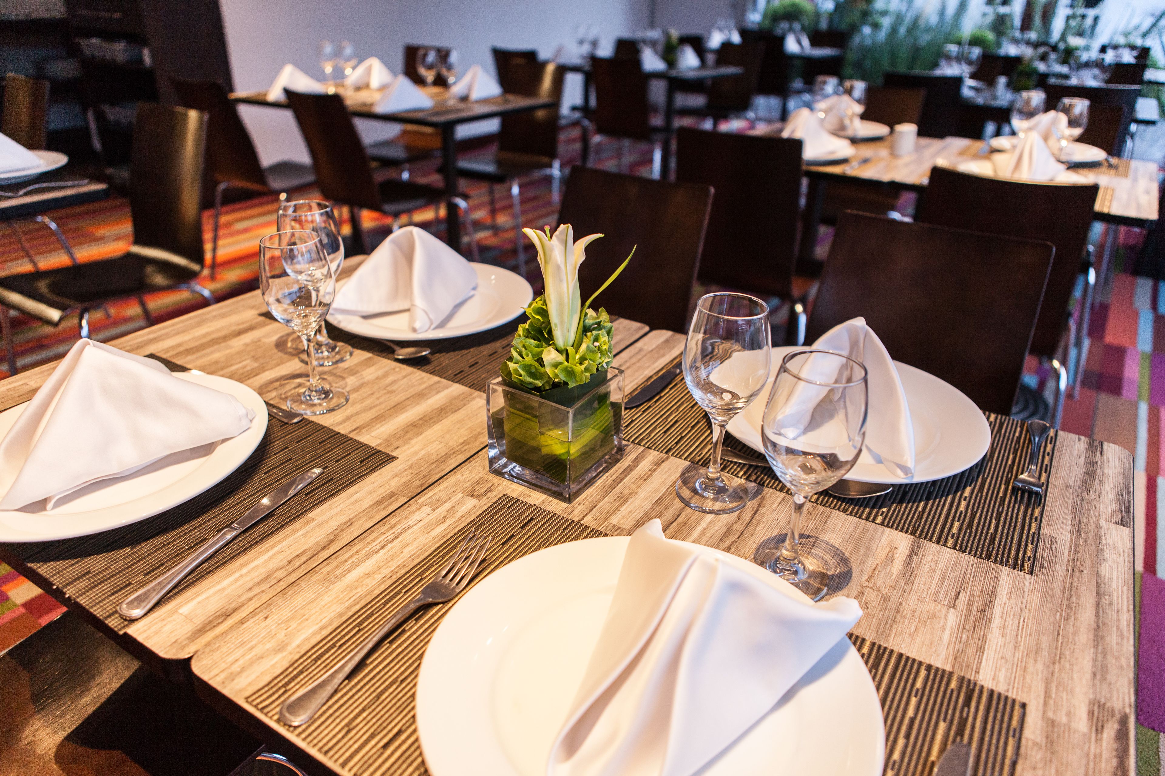 breakfast and lunch served, international cuisine