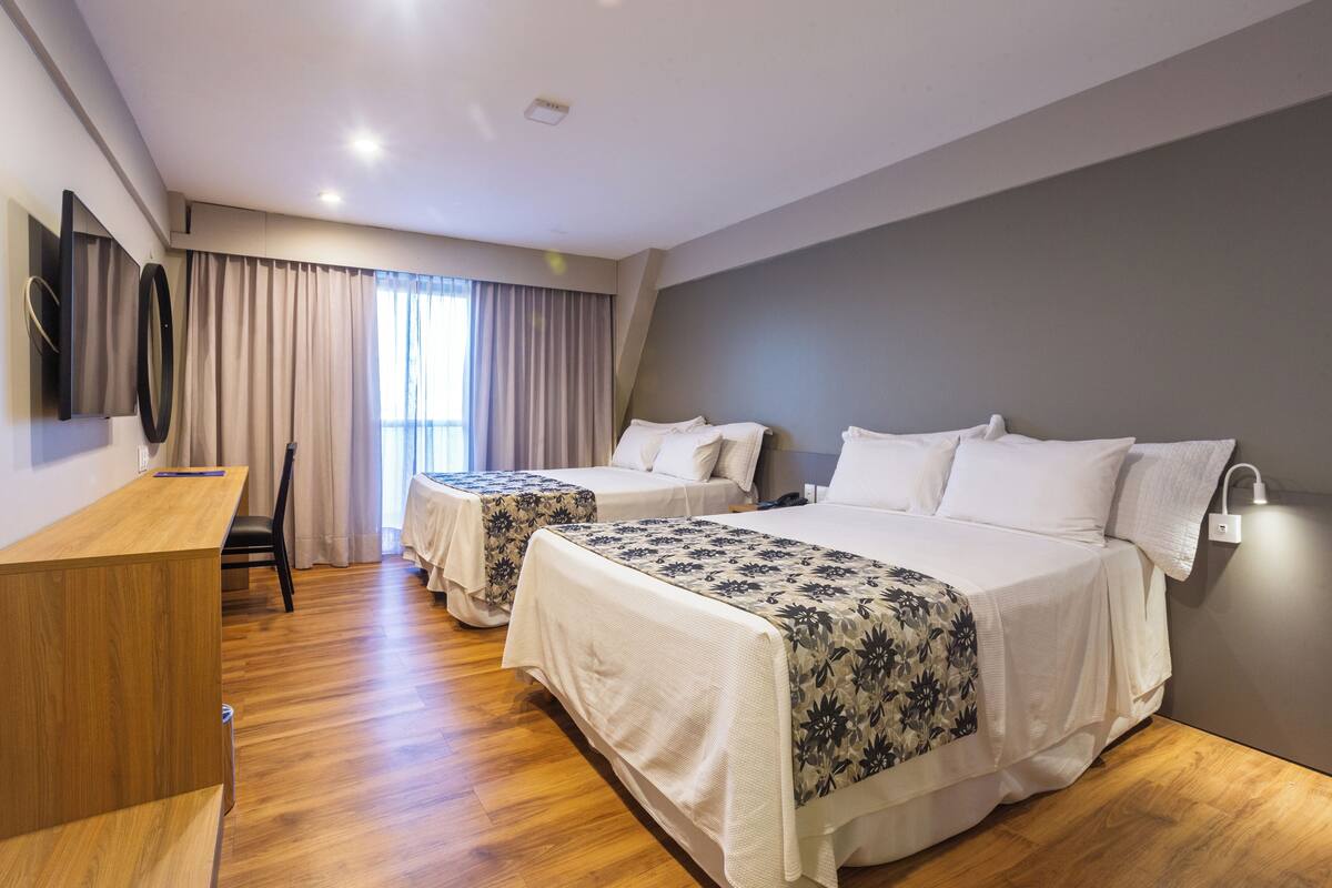 Luxury Triple Room | 1 bedroom, minibar, in-room safe, desk