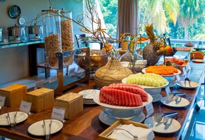 Free daily buffet breakfast