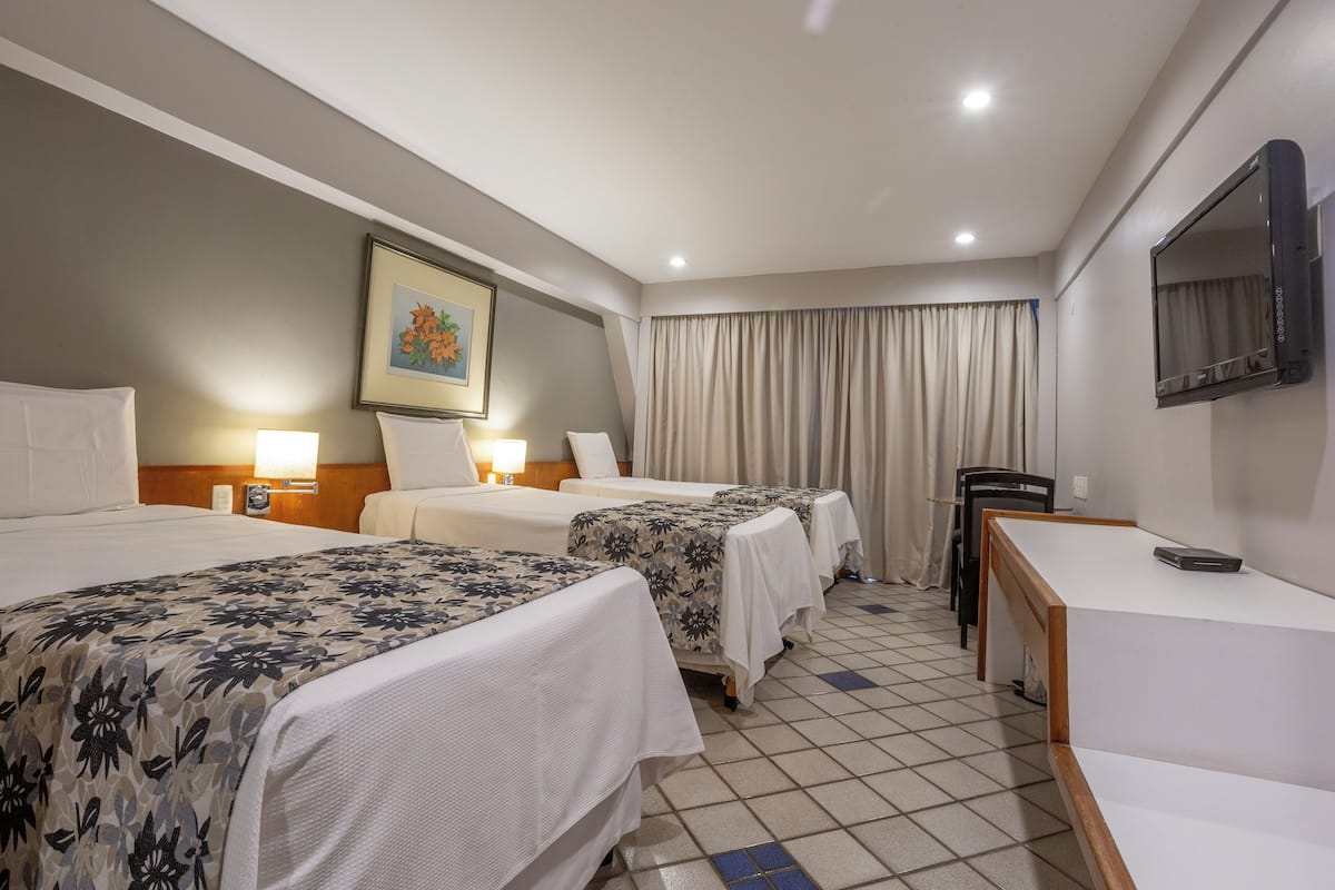 Quarto Superior | 1 bedroom, minibar, in-room safe, desk