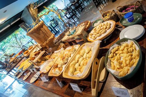 Café da manhã com buffet grátis todos os dias