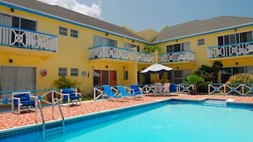 Outdoor pool, pool umbrellas, sun loungers