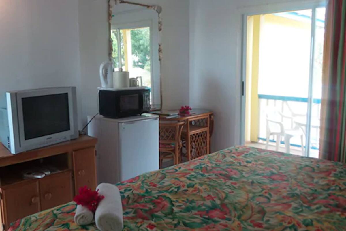 Iron/ironing board, WiFi (free)