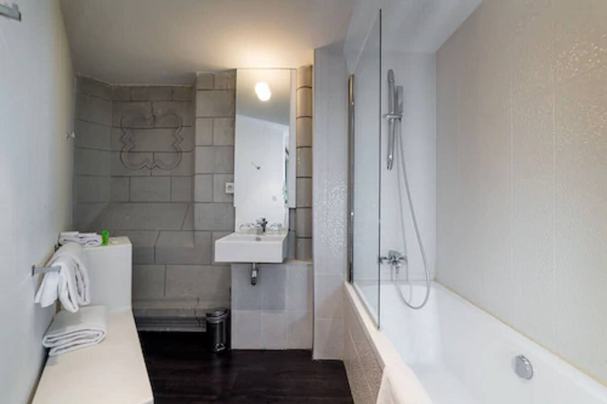 deluxe double room (seduction) | bathroom | shower, designer toiletries, hair dryer, bathrobes