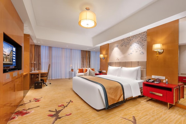 Minibar, brankas, kedap suara, dan setrika/meja setrika