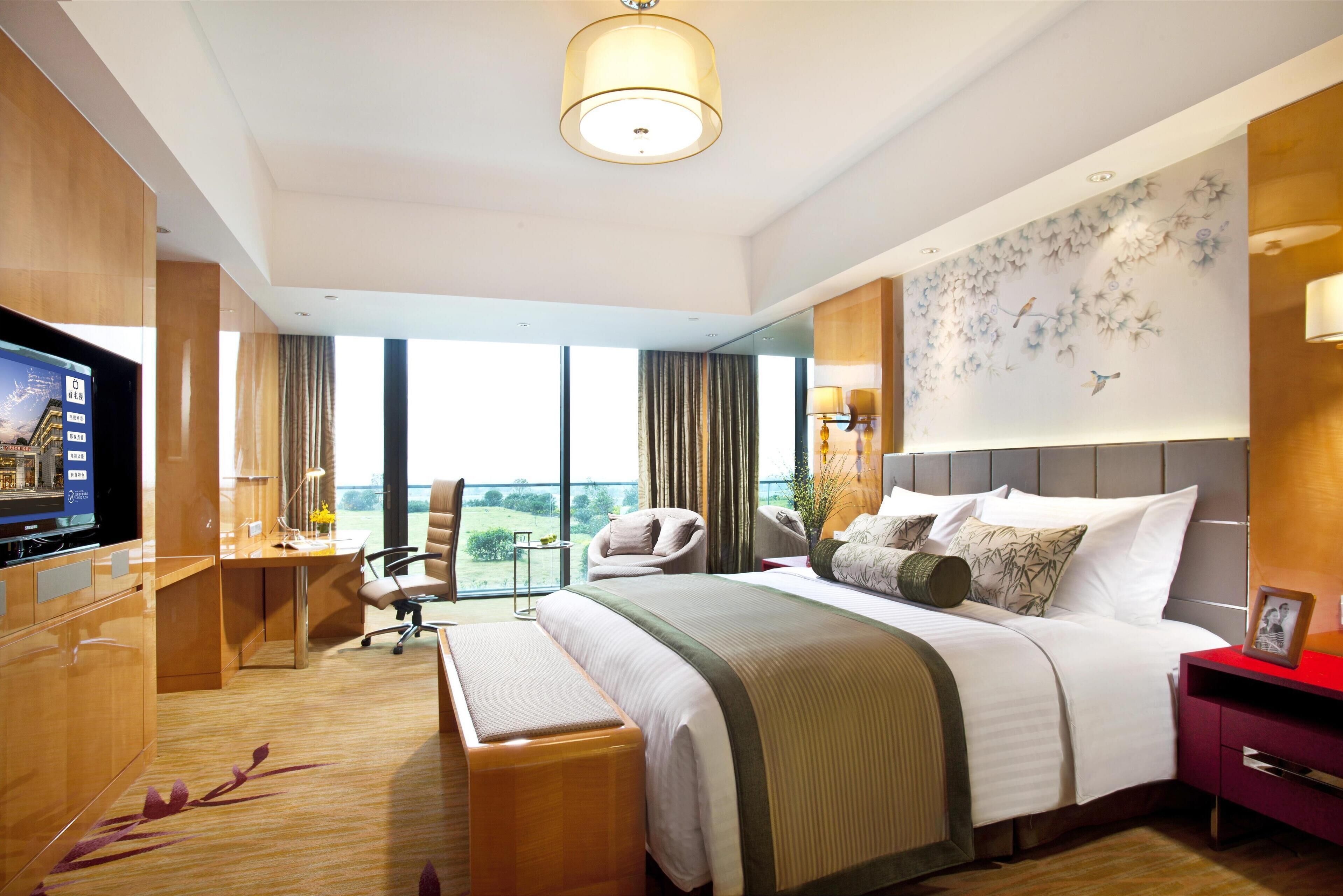 Minibar, in-room safe, soundproofing, iron/ironing board