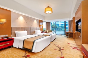 Minibar, brankas, kedap suara, dan setrika/meja setrika
