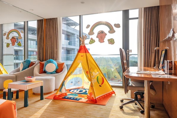 Een minibar, een kluis op de kamer, geluiddichte muren