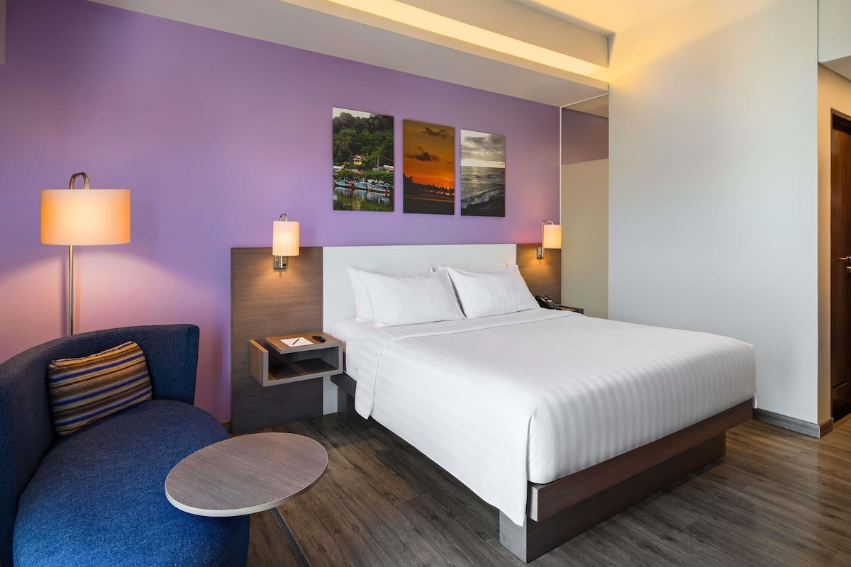 Superior Room, 1 King Bed
