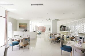 Colazione a buffet, servita tutte le mattine (130000 IDR a persona) 