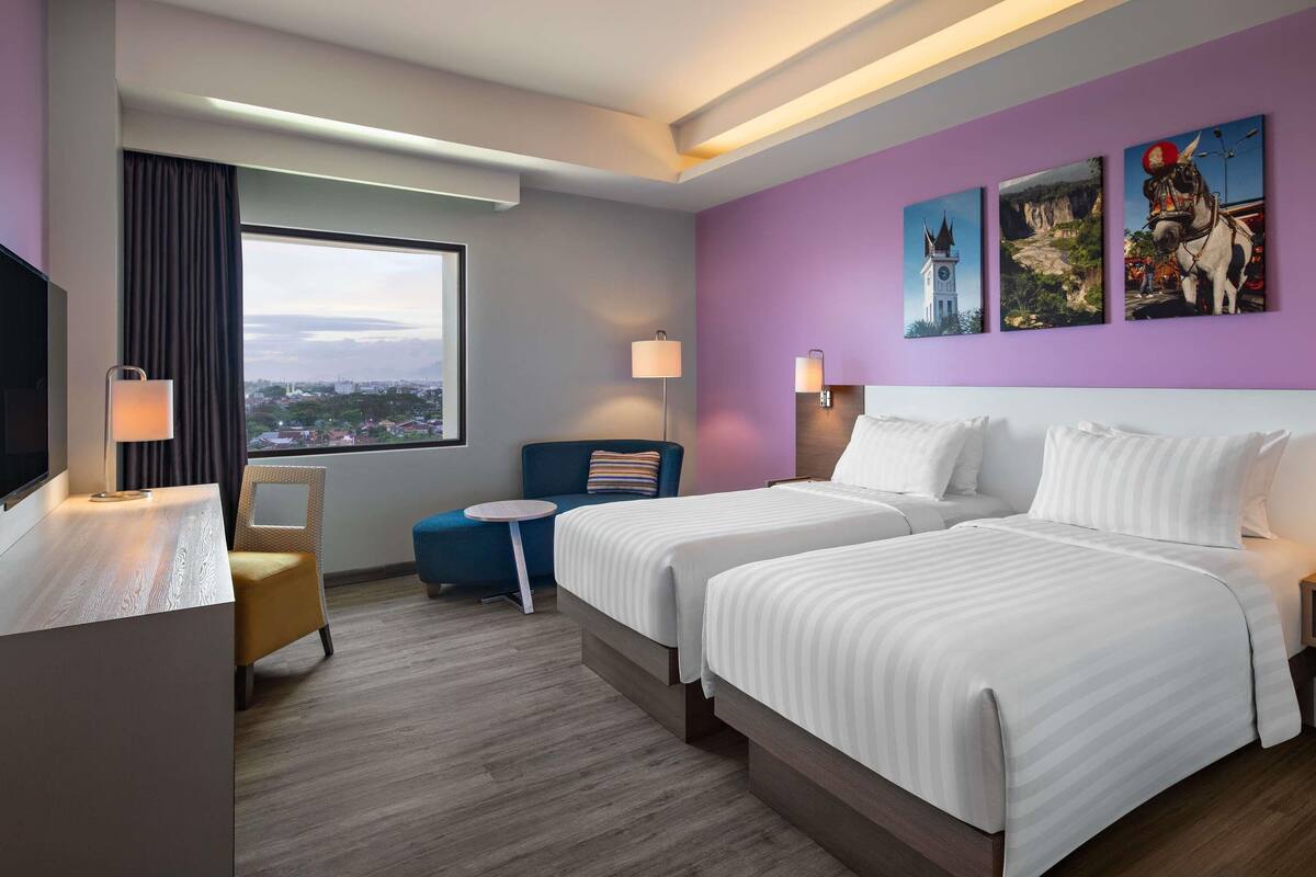 Kamar Superior, 2 Tempat Tidur Twin | Minibar, brankas, meja kerja, dan tirai kedap cahaya
