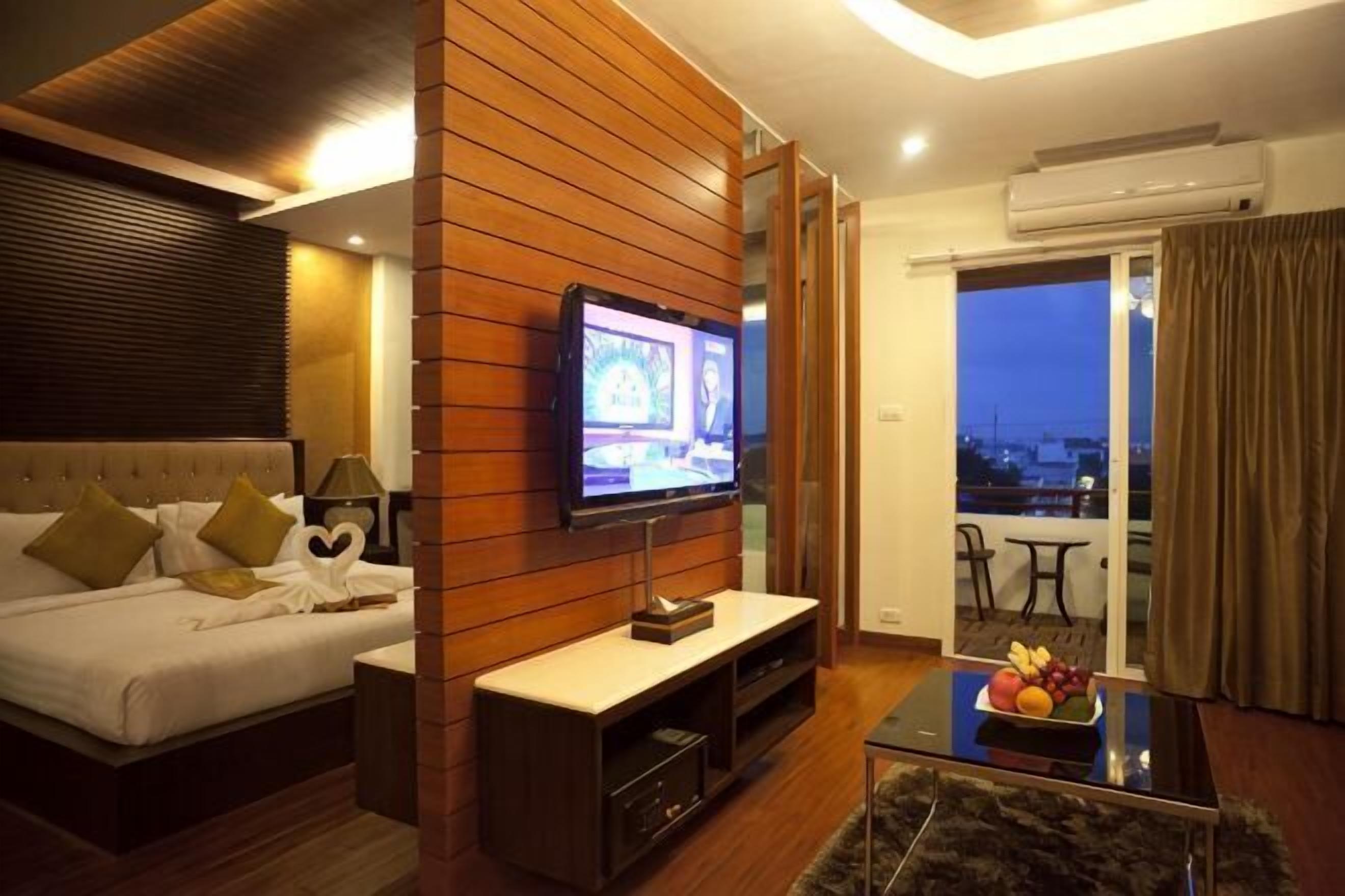 In-room safe, desk, iron/ironing board, free WiFi
