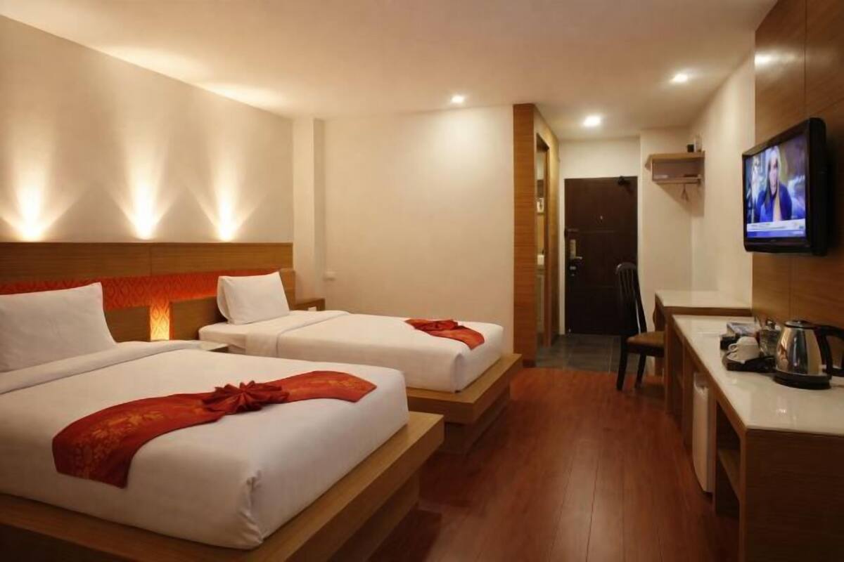 In-room safe, desk, iron/ironing board (on request), WiFi (free)