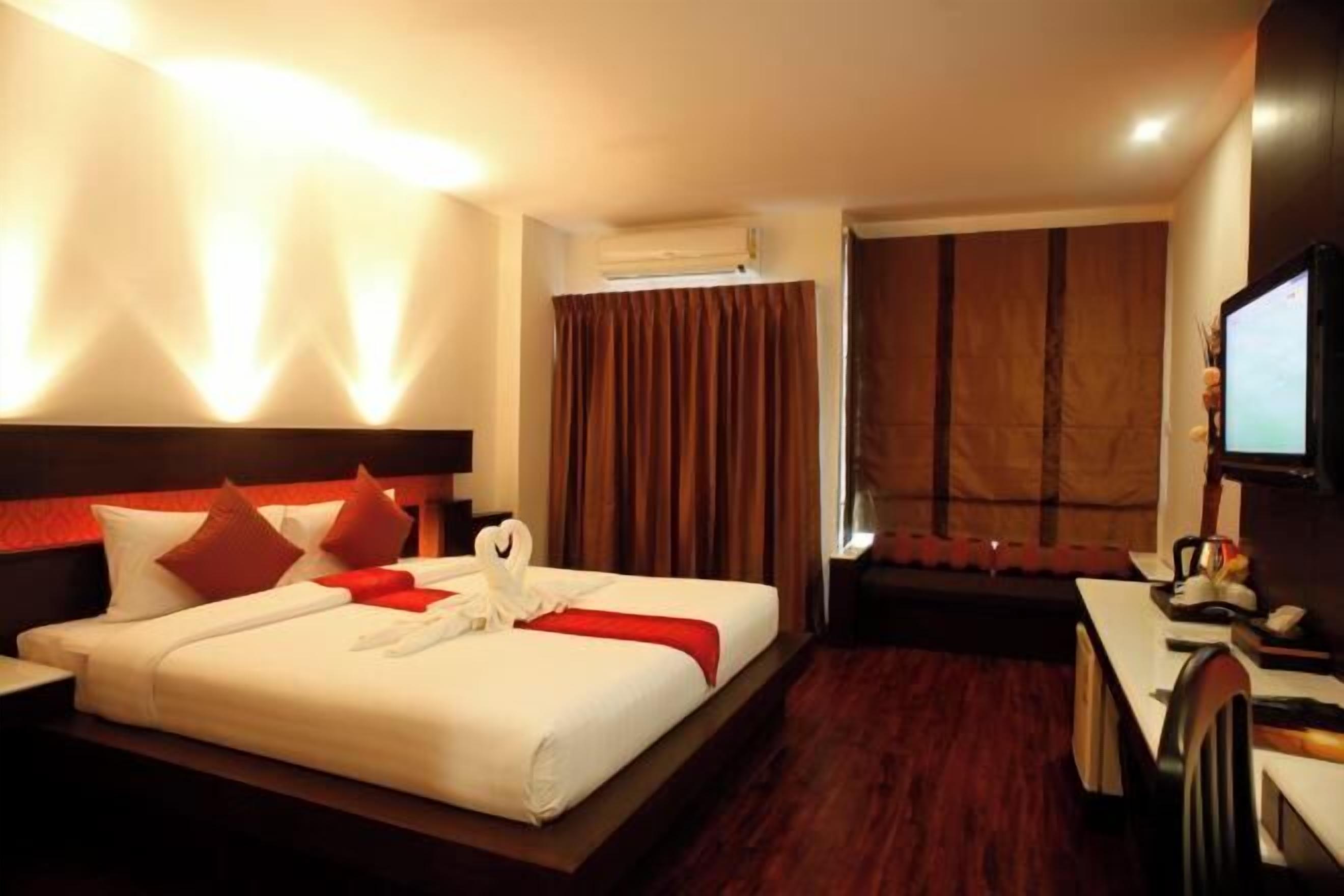 In-room safe, desk, iron/ironing board, free WiFi