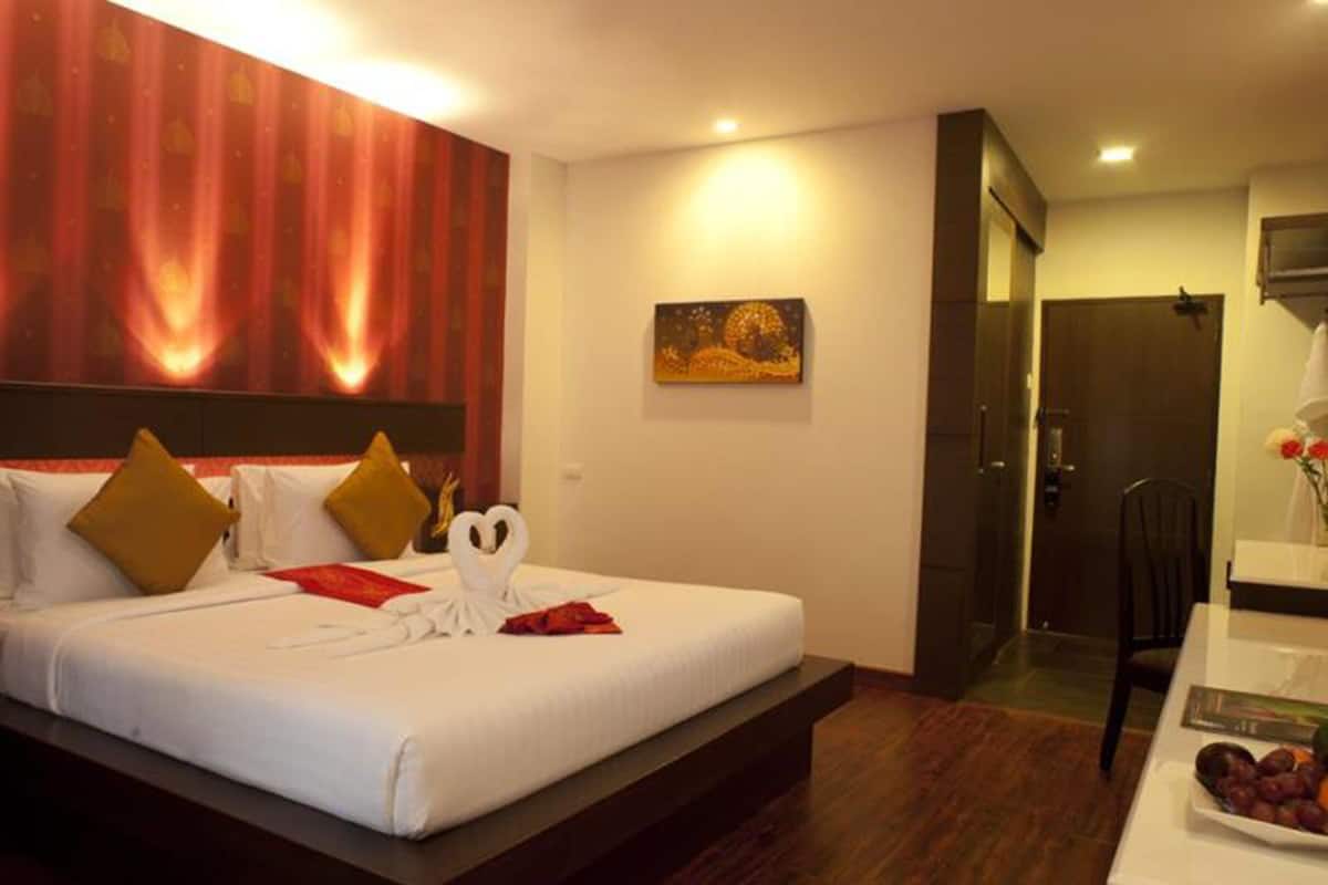 Cube Double Room No Window | 1 bedroom, in-room safe, desk, iron/ironing board