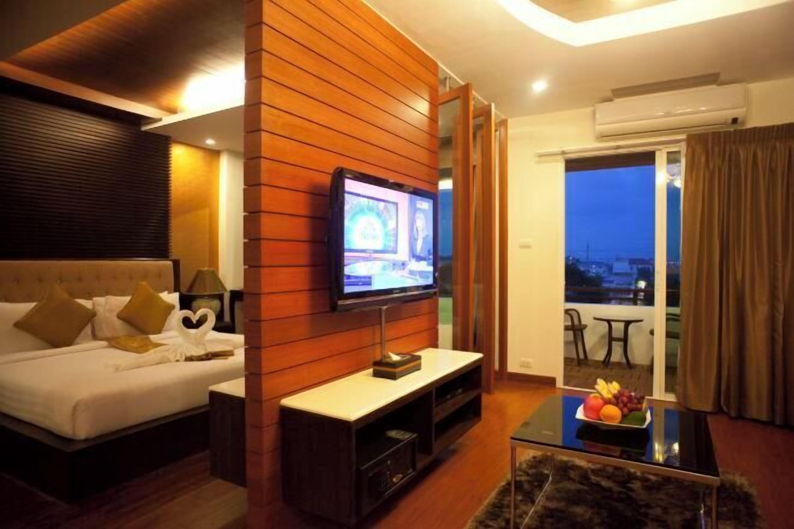 In-room safe, desk, iron/ironing board, free WiFi
