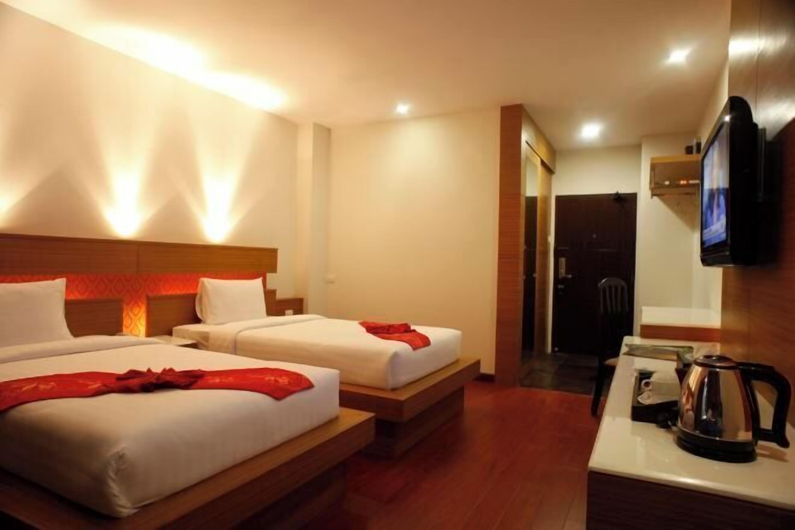 In-room safe, desk, iron/ironing board, free WiFi