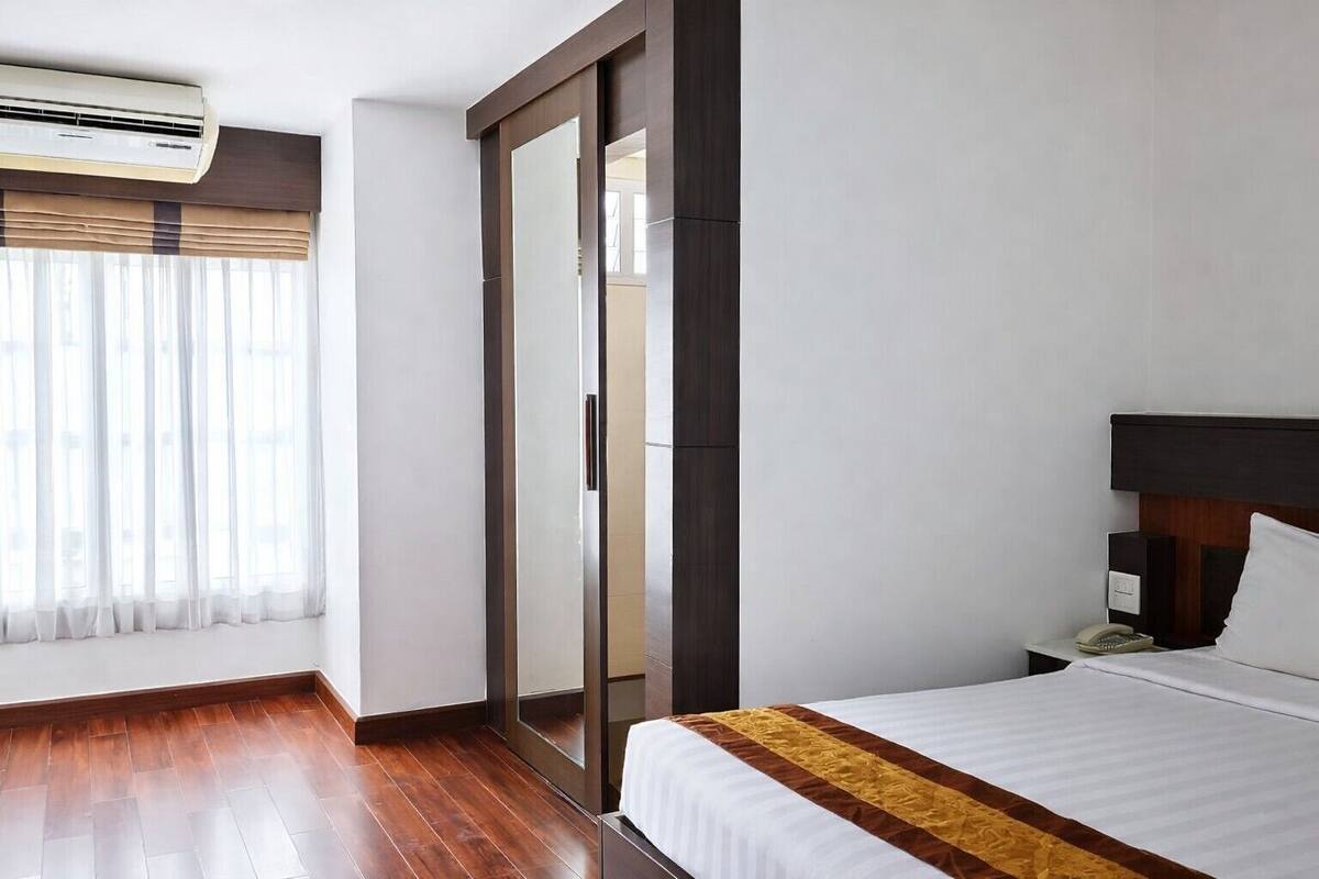 Studio, 1 Double Bed | In-room safe, desk, iron/ironing board (on request), WiFi (free)