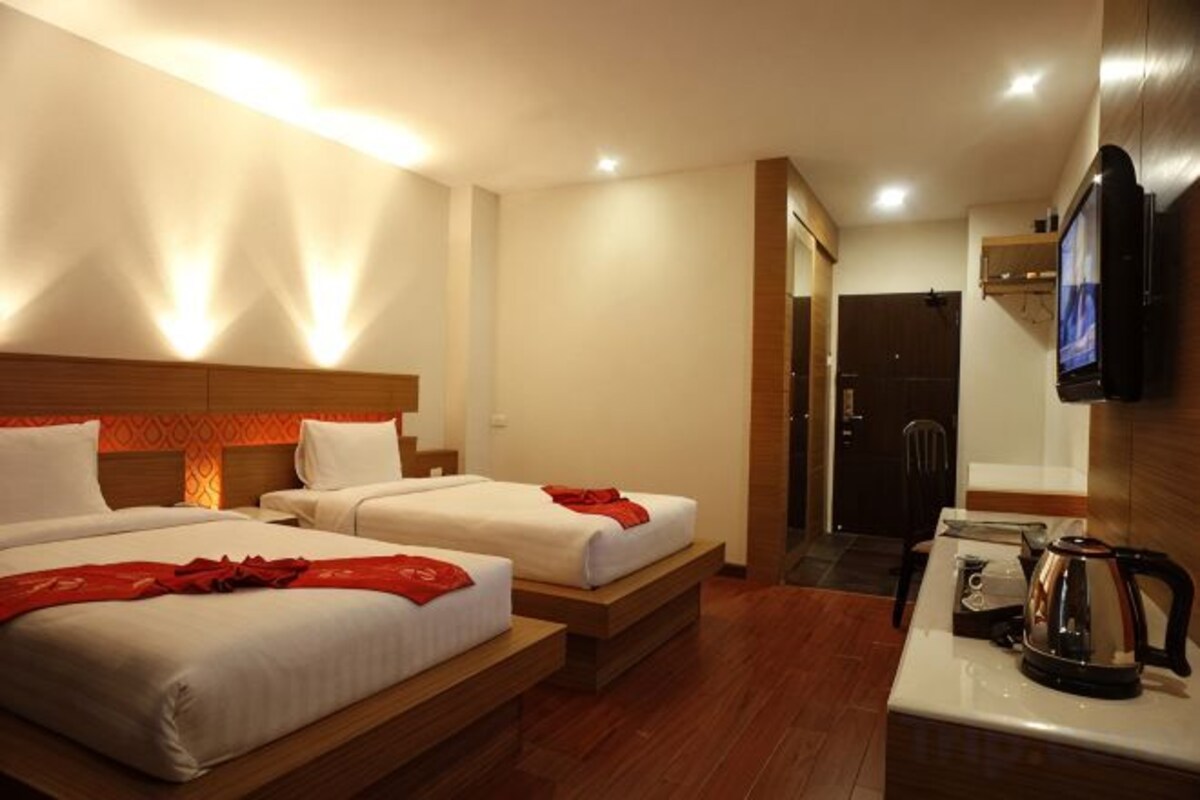 In-room safe, desk, iron/ironing board (on request), WiFi (free)