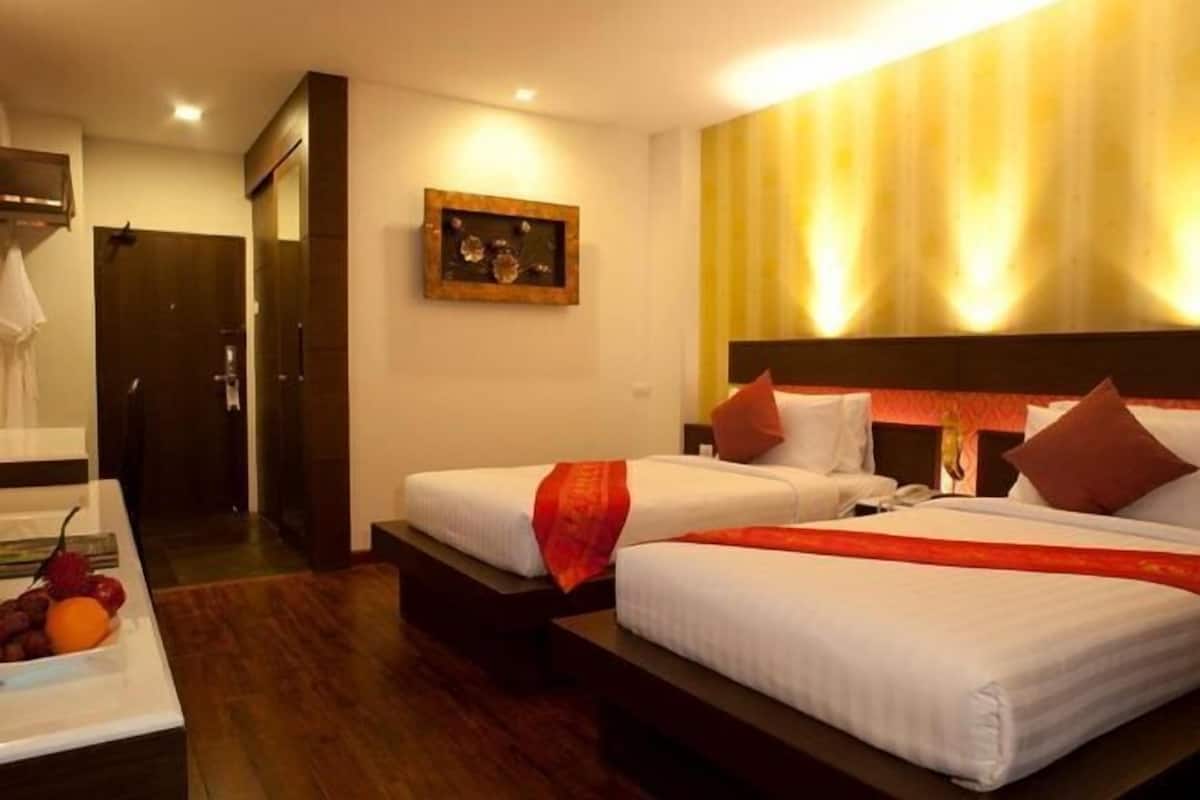 1 habitación, caja de seguridad en la habitación y escritorio