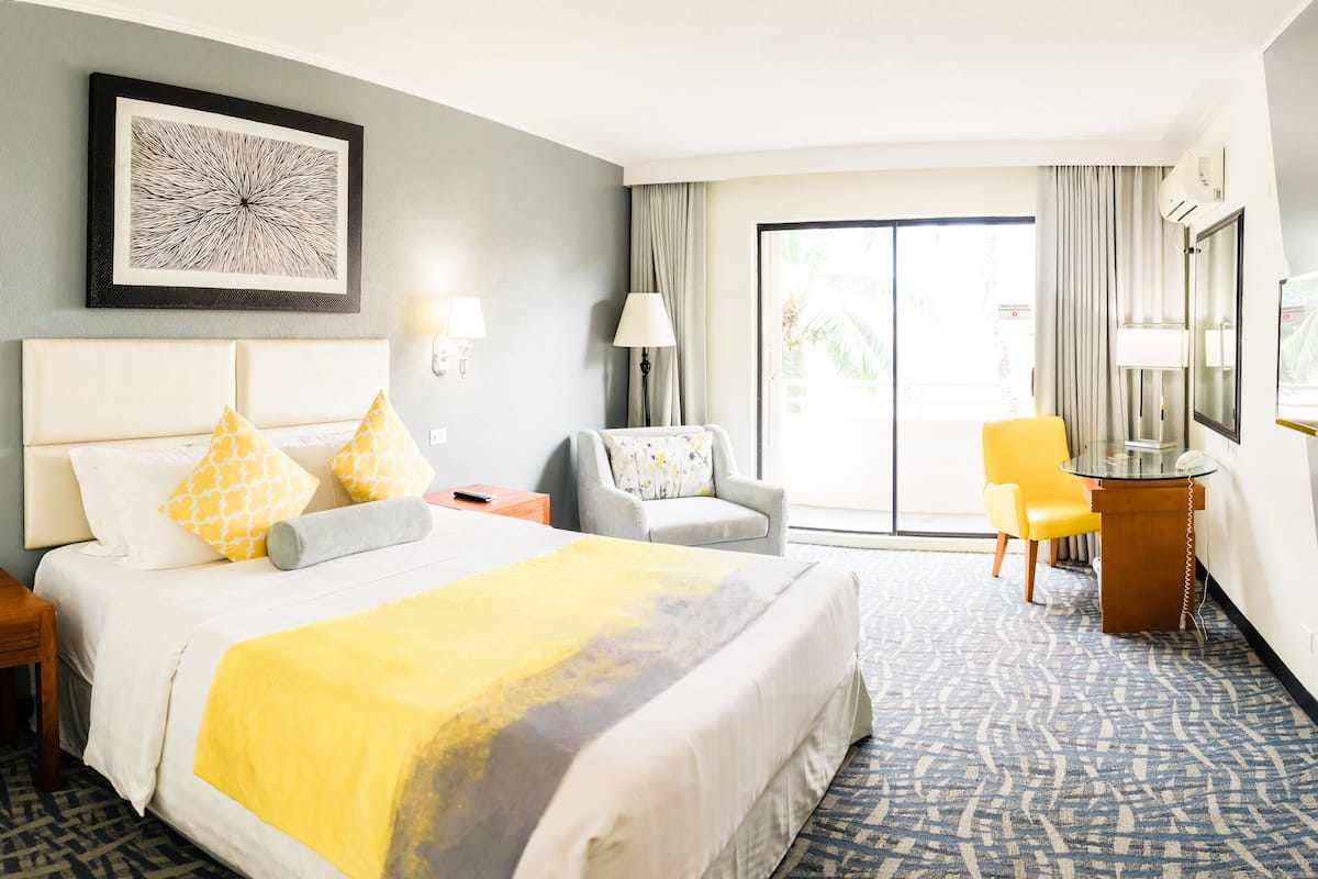 Double Room, 1 Queen Bed