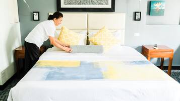 Standard Room, 1 King Bed | Pillowtop beds, in-room safe, desk, iron/ironing board