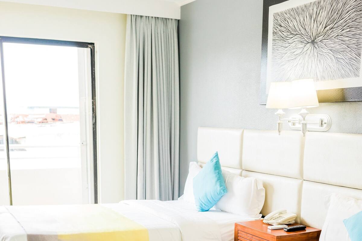 Twin Room | Pillowtop beds, in-room safe, desk, iron/ironing board